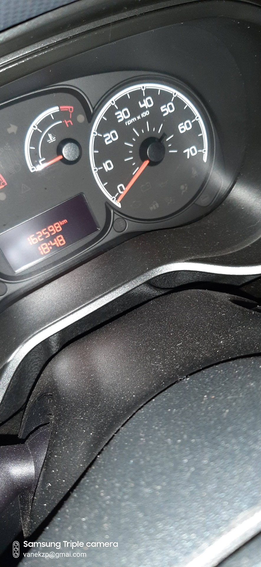 Хотел поменять сальник полуоси но течет не из под него-сальник штока ...