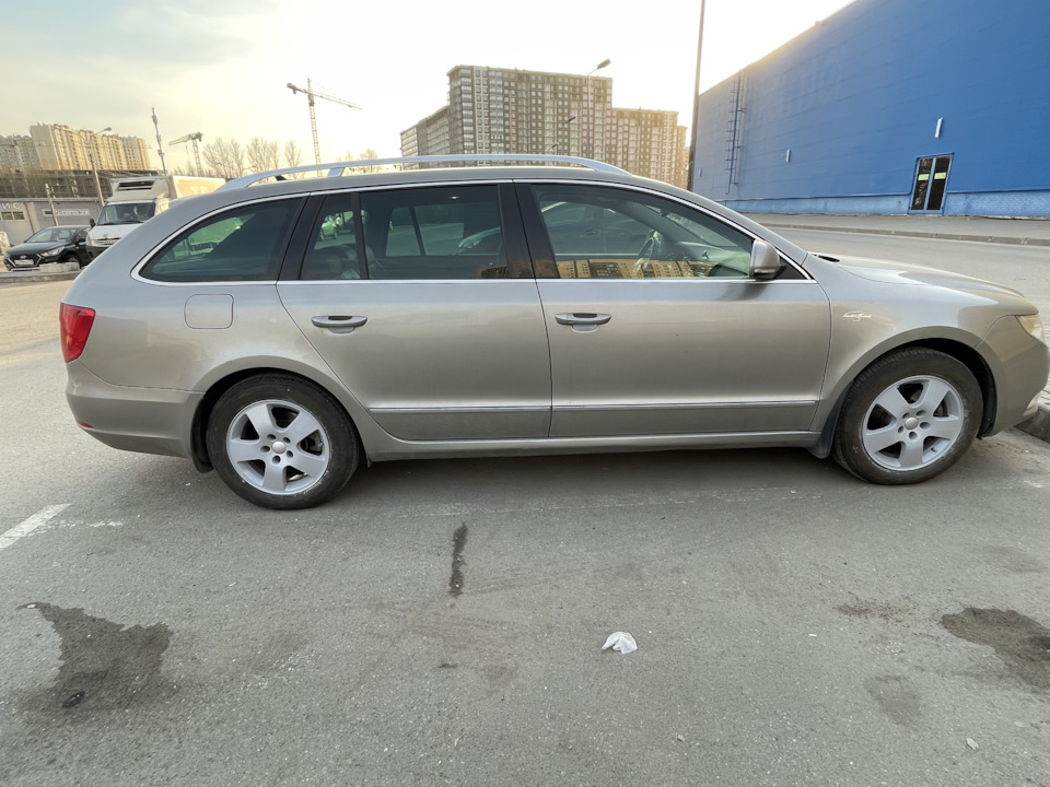 Литье r16 vs r17 — Skoda Superb Combi (Mk2), 2 л, 2012 года | колёсные ...