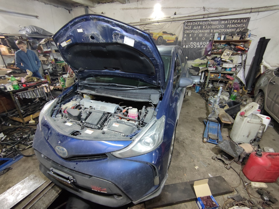 Замена масла Лукойл 0в20 — Toyota Prius Alpha, 1,8 л, 2017 года ...