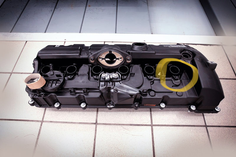 Масло на клапанной крышке — BMW 5 series (E60), 2,5 л, 2007 года ...