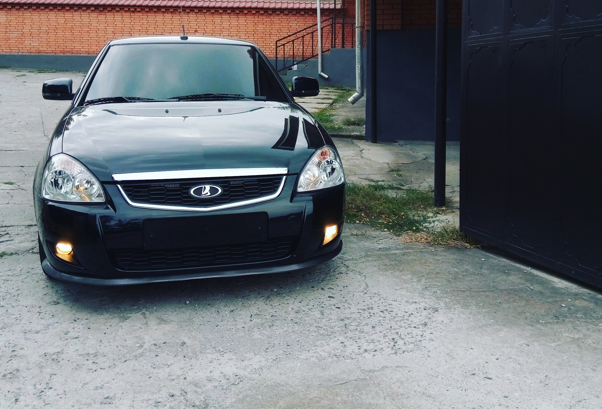 черная приора с губой. сплиттер барс приора 2. губа на приору 2. губа барс приора. губа приора 1.