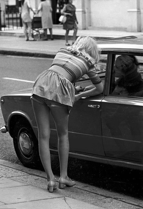Girl vintage tongue miniskirt