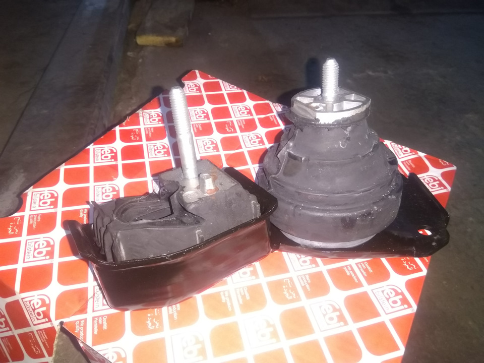 №25 Устранение свиста ремня, замена подушки, задних втулок стаба и ...