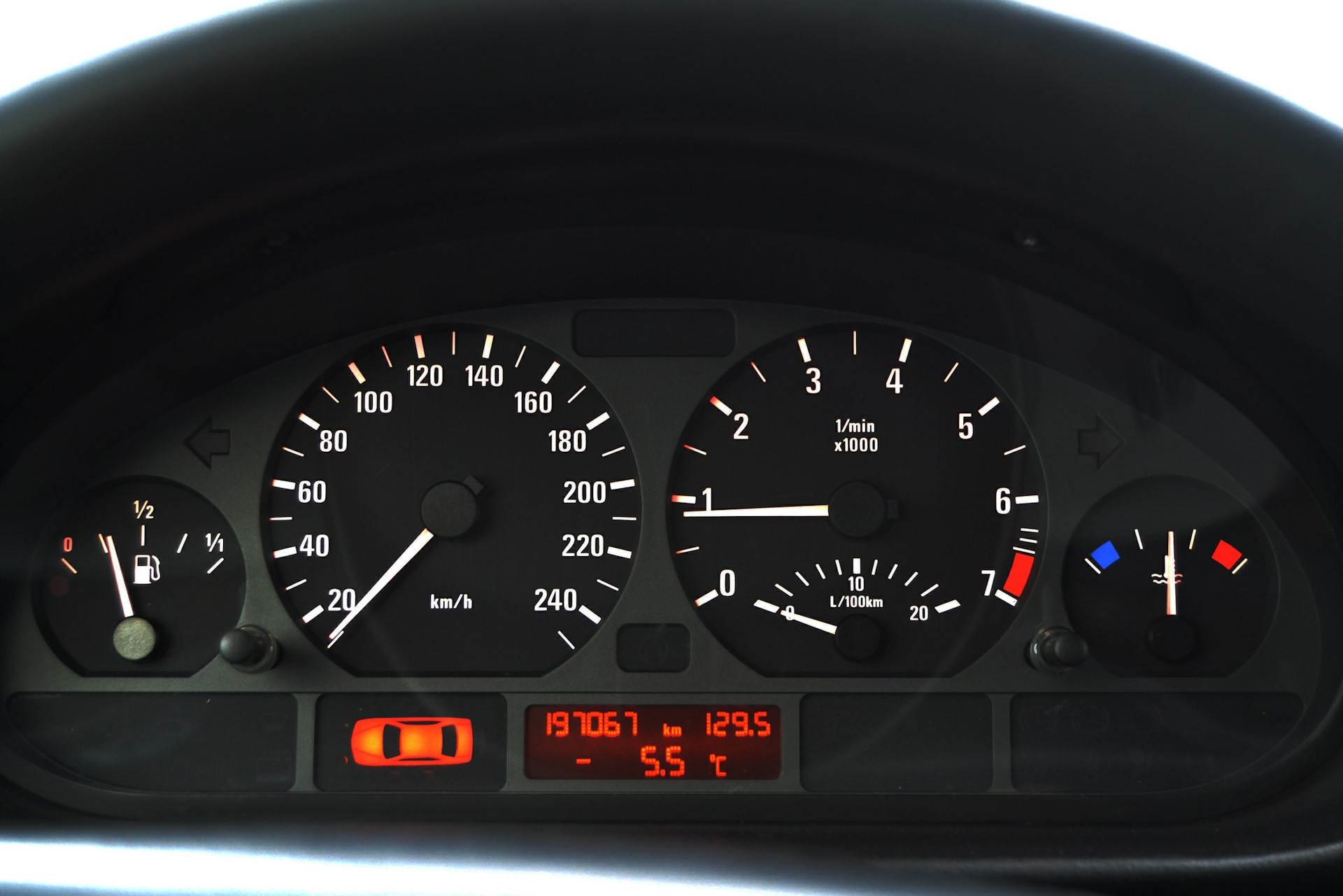 Приборка bmw e46 2001. Горит приборка на бмв. Abs индикатор на панели приборов bmw e46. Чек двигателя бмв е39. Горит приборка на бмв.