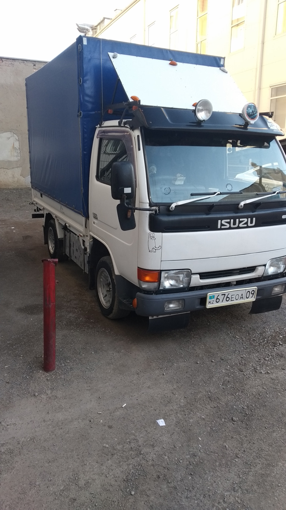 Эльф запчасти. Исудзу Эльф 86 года. Isuzu Elf 5. Исузу Эльф фото. Фото Исудзу Эльф 1992 года оранжевый.