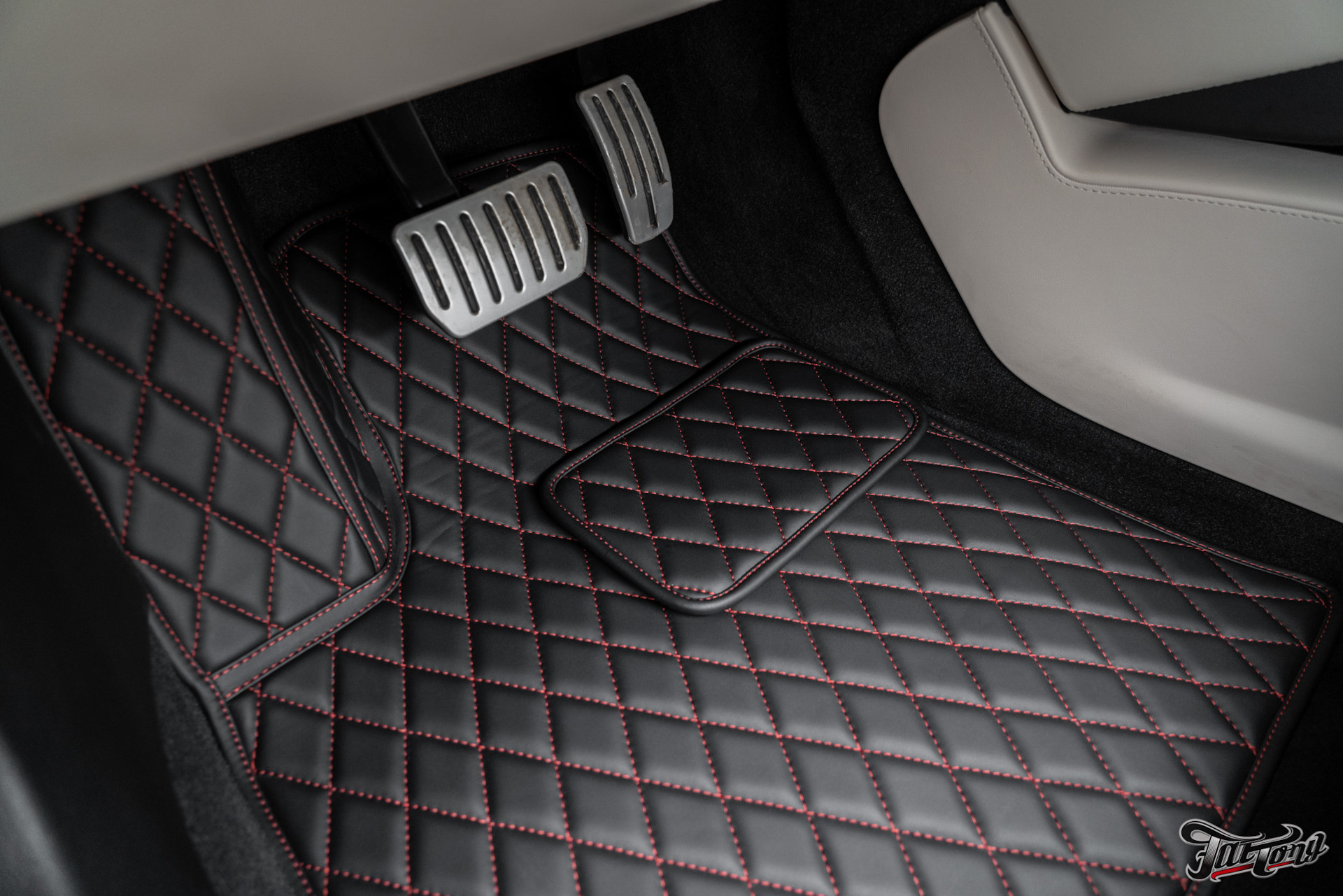 Tesla model S. Пошив ковриков из экокожи! — FatTony на DRIVE2