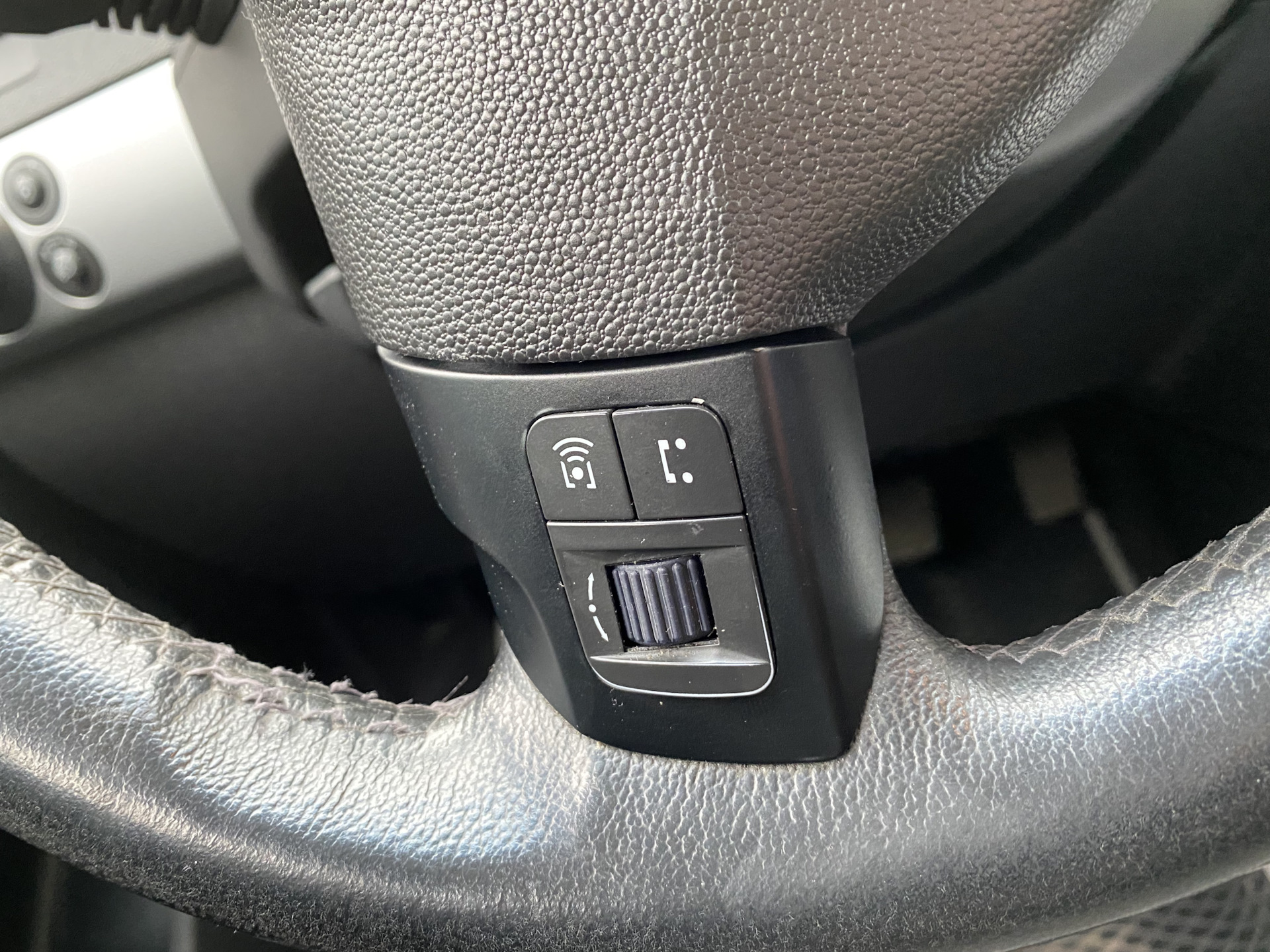 Кнопка переключения на руль