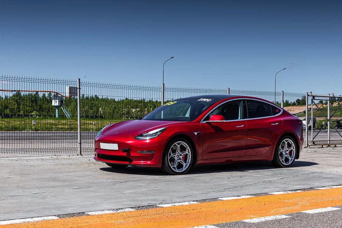 Tesla в естественной среде обитания — автодром KazanRing — Tesla Model 3,  2019 года | покатушки | DRIVE2