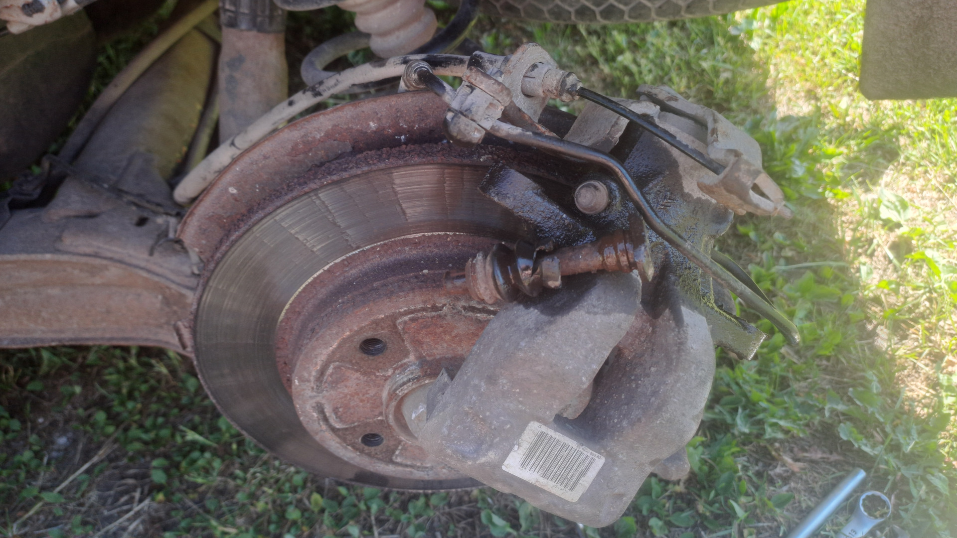 Замена солдатика и задних колодок — Citroen Grand C4 Picasso (1G), 1,6 ...