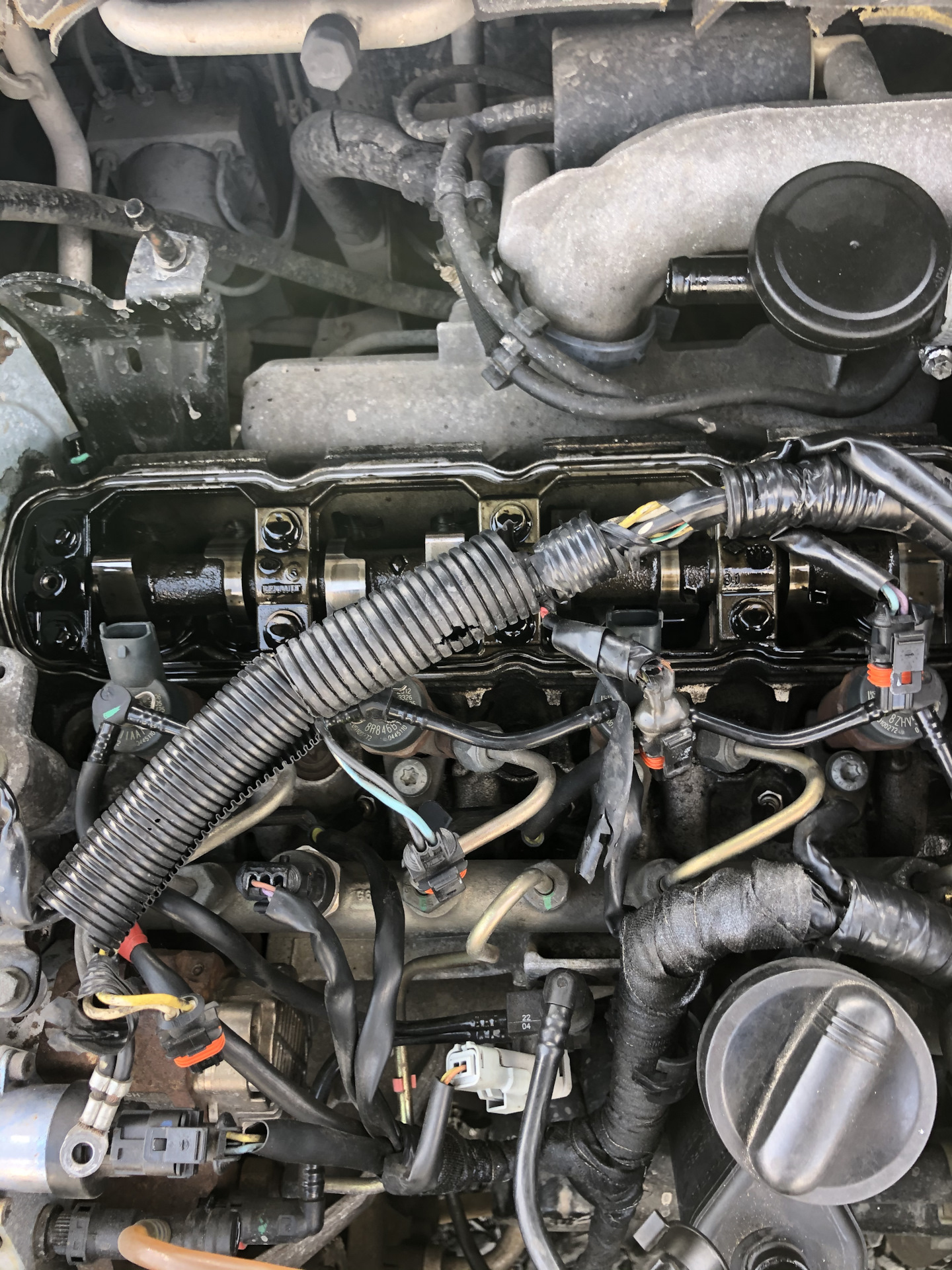 Течь клапанной крышки — Nissan Primera (P12), 1,9 л, 2004 года | своими ...