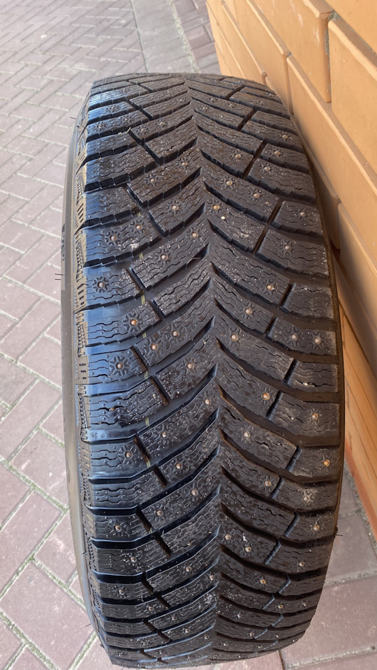 Шины зимние шипованные Michelin 225/65 R17, литые диски 7,5Jx17 ET40 ...