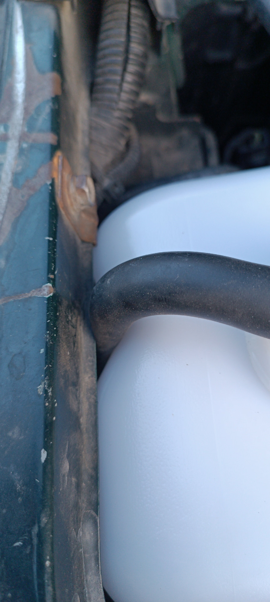 Замена расширительного бачка охлаждающей жидкости — Mitsubishi Montero ...