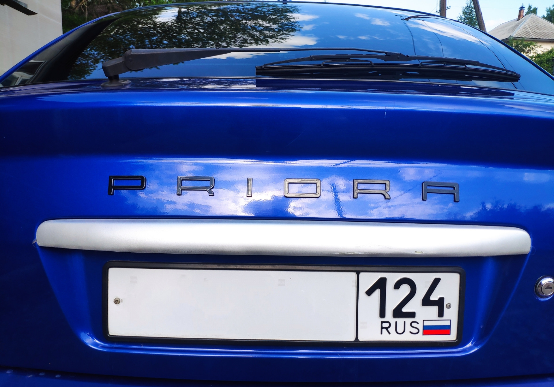Шильдик приора — LADA Приора хэтчбек, 1,6 л., 2010 года | аксессуары ...