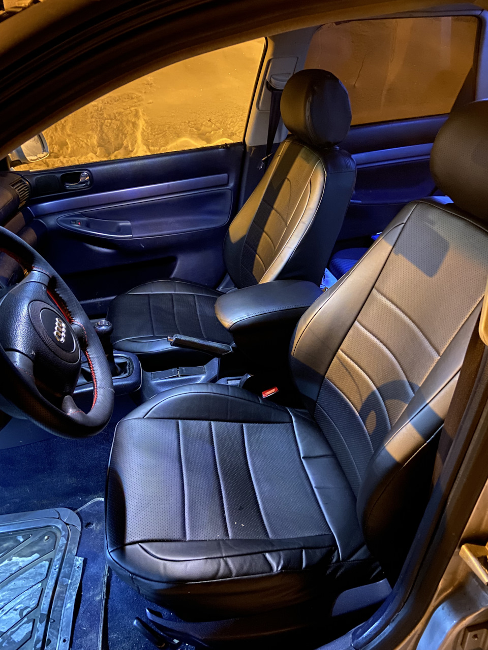 -25 чехлы натягивать опять) — Audi A4 Avant (B5), 1,8 л, 1998 года ...