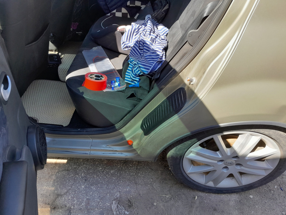 Накладки на внутренние части задних арок — Renault Sandero 1G, 1,6 л ...