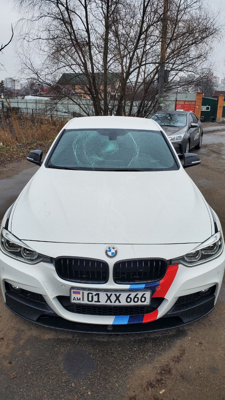 Разбили лобовое стекло :( — BMW 3 series (F30), 2 л, 2016 года | поломка |  DRIVE2