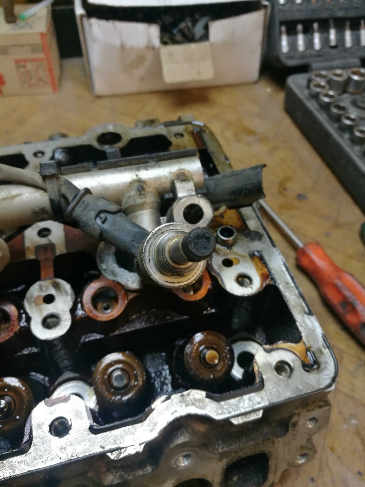 Головка двигателя ваз 2106. Клапана ваз 2106. Как разобрать головку цилиндра. Как разобрать головку цилиндра. Головка клапанов ваз 2106.