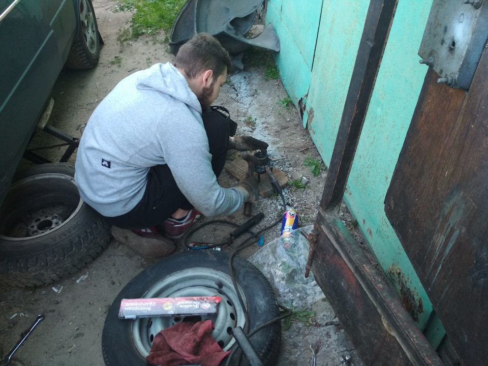 Аккумулятор "Akom EFB-62", силиконовая смазка "BBF" и тормоза "Hi-q ...