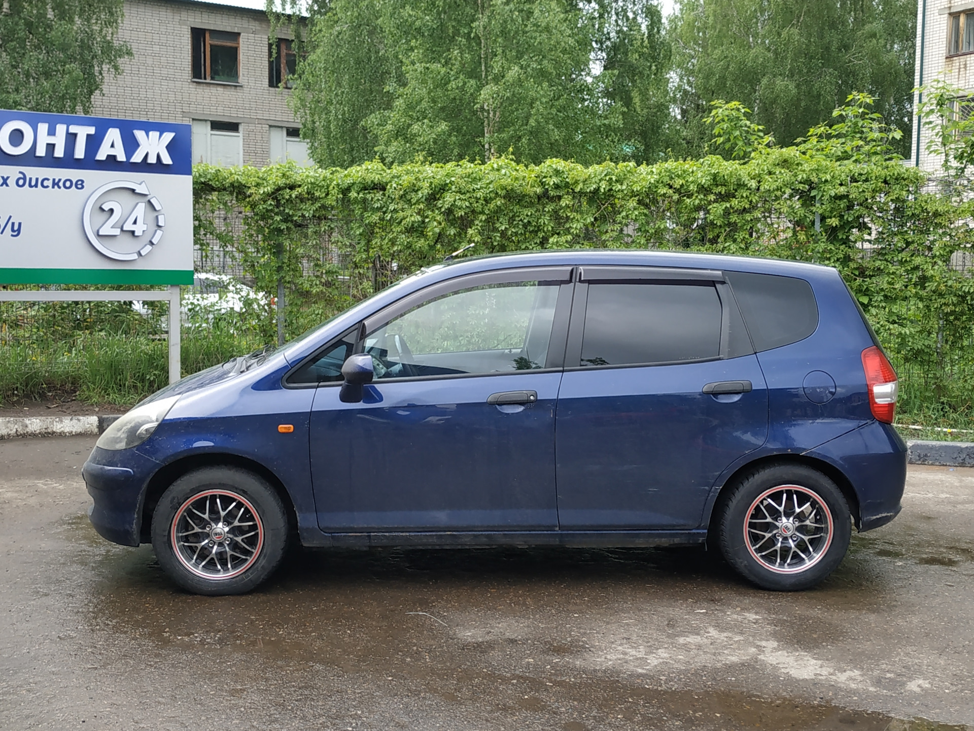 Honda Jazz диски. На Хонда джаз диски Твикс. Хонда джаз 2002 год металлическая гофра.