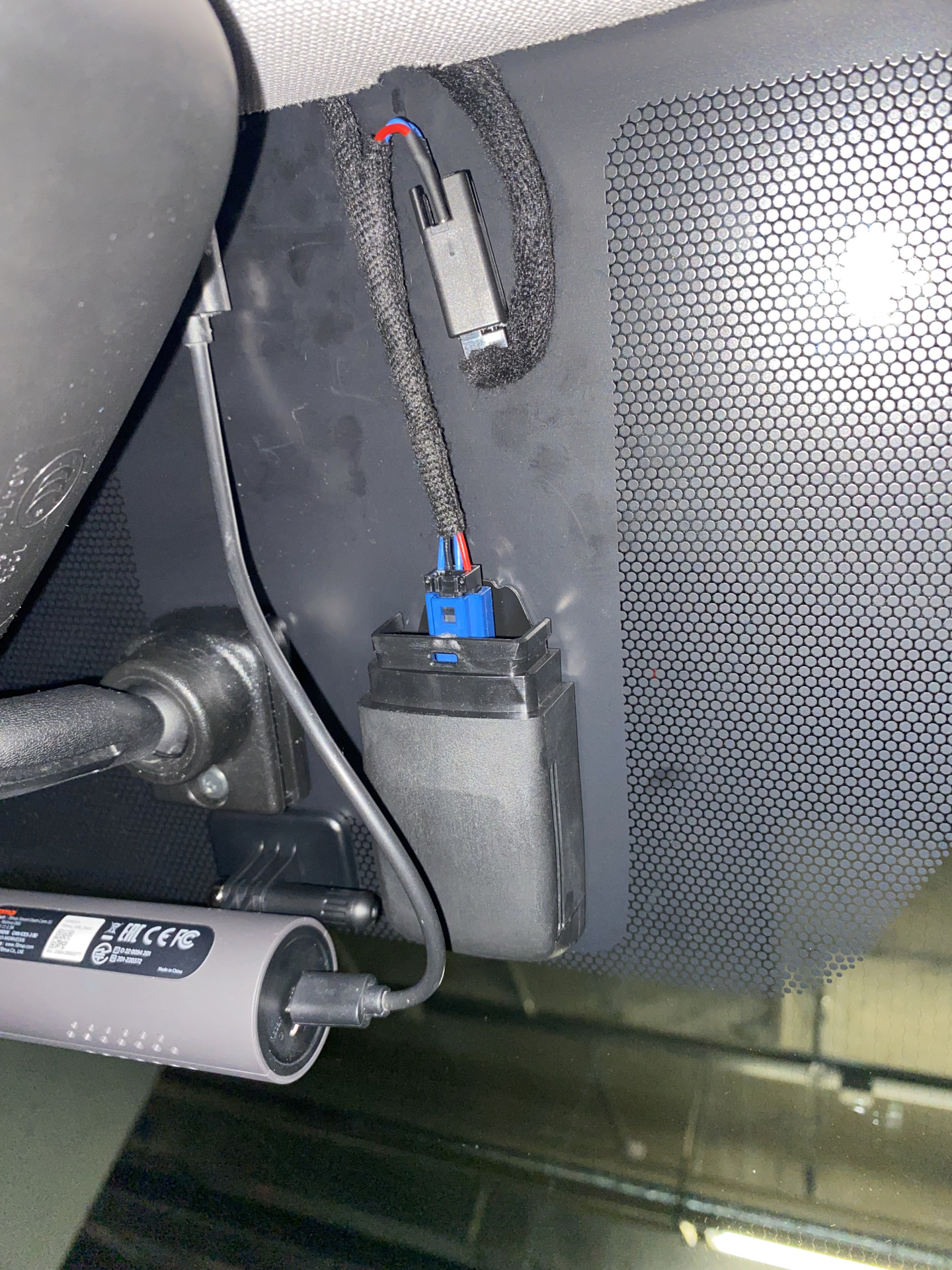 Установка регистратора через переходник — Toyota RAV4 (5G), 2 л, 2020 ...