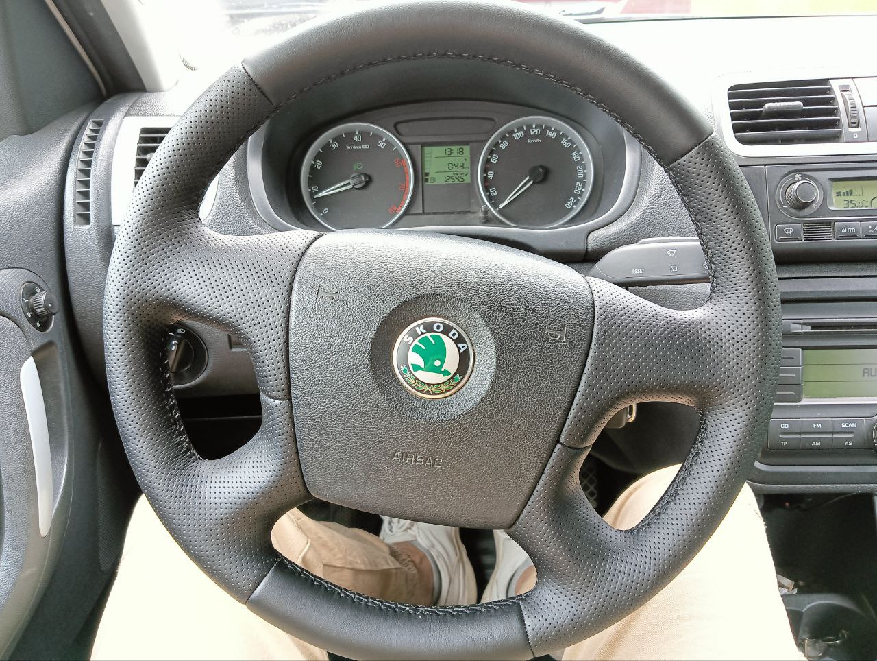 Замена руля на кожаный Fabia FL - Skoda Fabia Mk2, 1,2 л, 2011 года тюнинг DRIVE