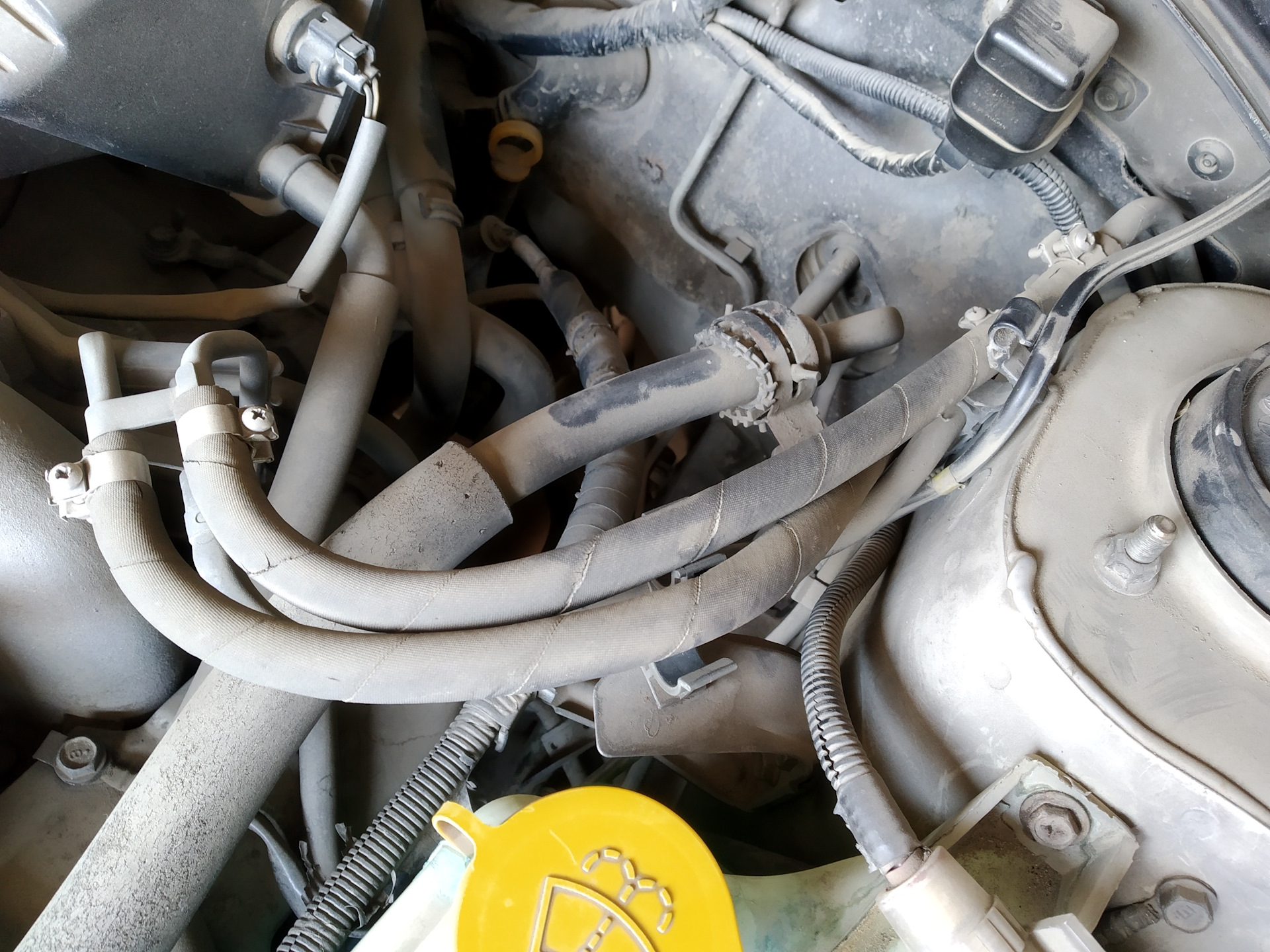 Boxer 3 шланги под капотом. Патрубки силиконовые газ 31105. Адсорбер пежо 406. Силиконовые патрубки под капотом. Шланг нива бензобак дренаж.