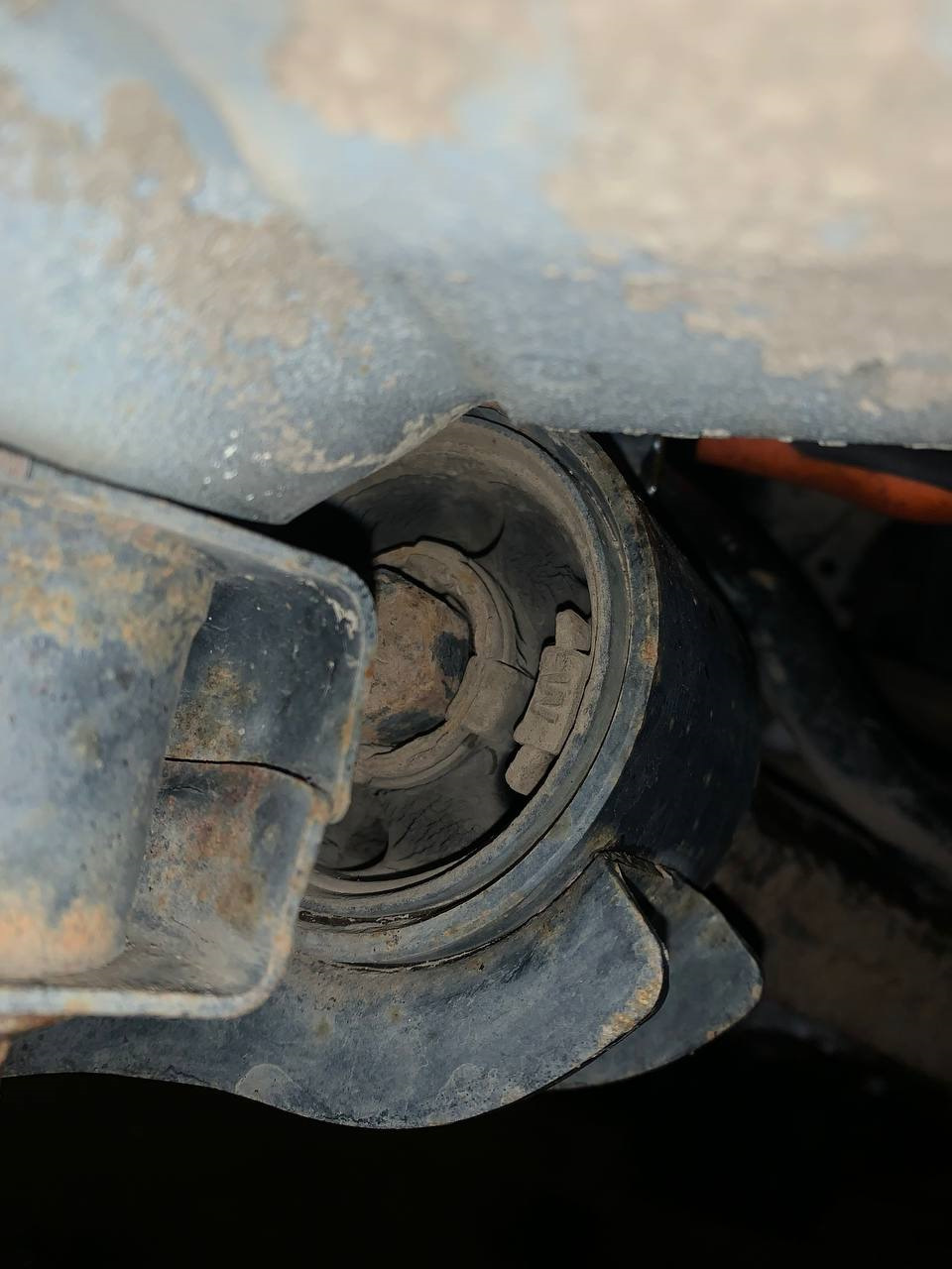 Задние сайлентблоки переднего рычага. — Honda CR-V (RE), 2 л, 2008 года ...