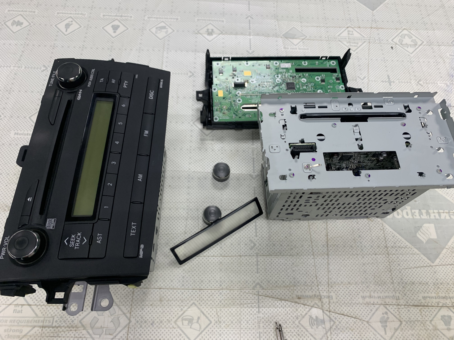 Всем НЕдовольным.Замена стекла дисплея на магнитоле. — Toyota Corolla ...