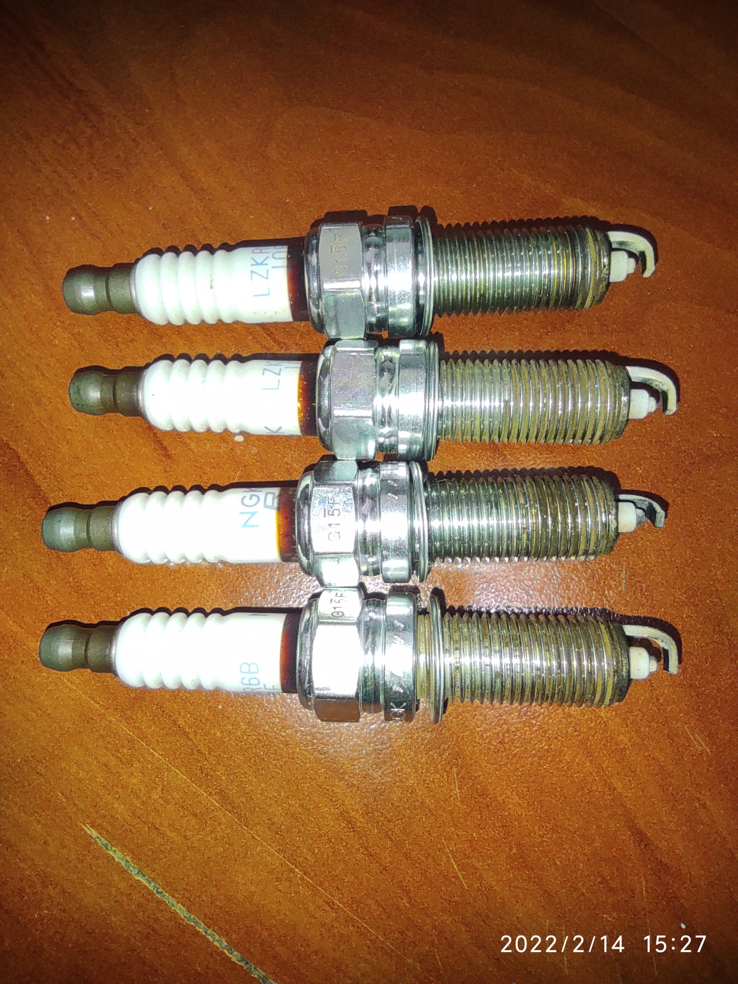 Замена свечей зажигания 1885510060 (LZKR6B10E) — Hyundai Accent (4G), 1 ...