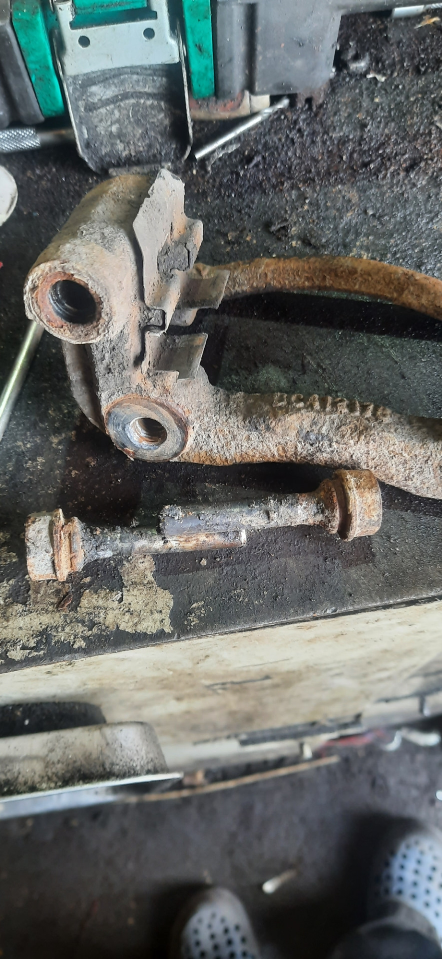 Солярис, замена задних амортизаторов. Тормозных дисков и колодок — DRIVE2