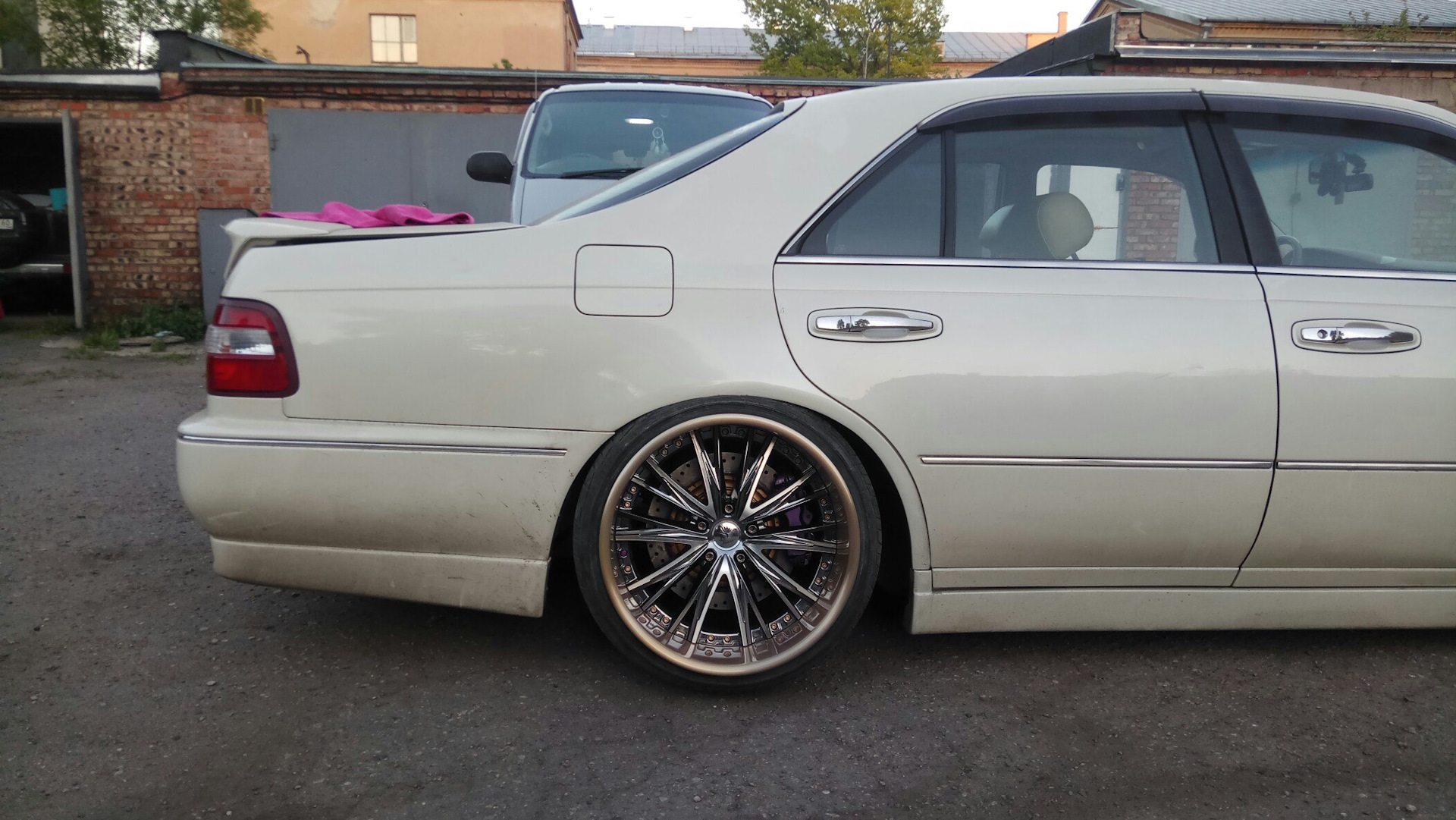 Q45 Clubbutts