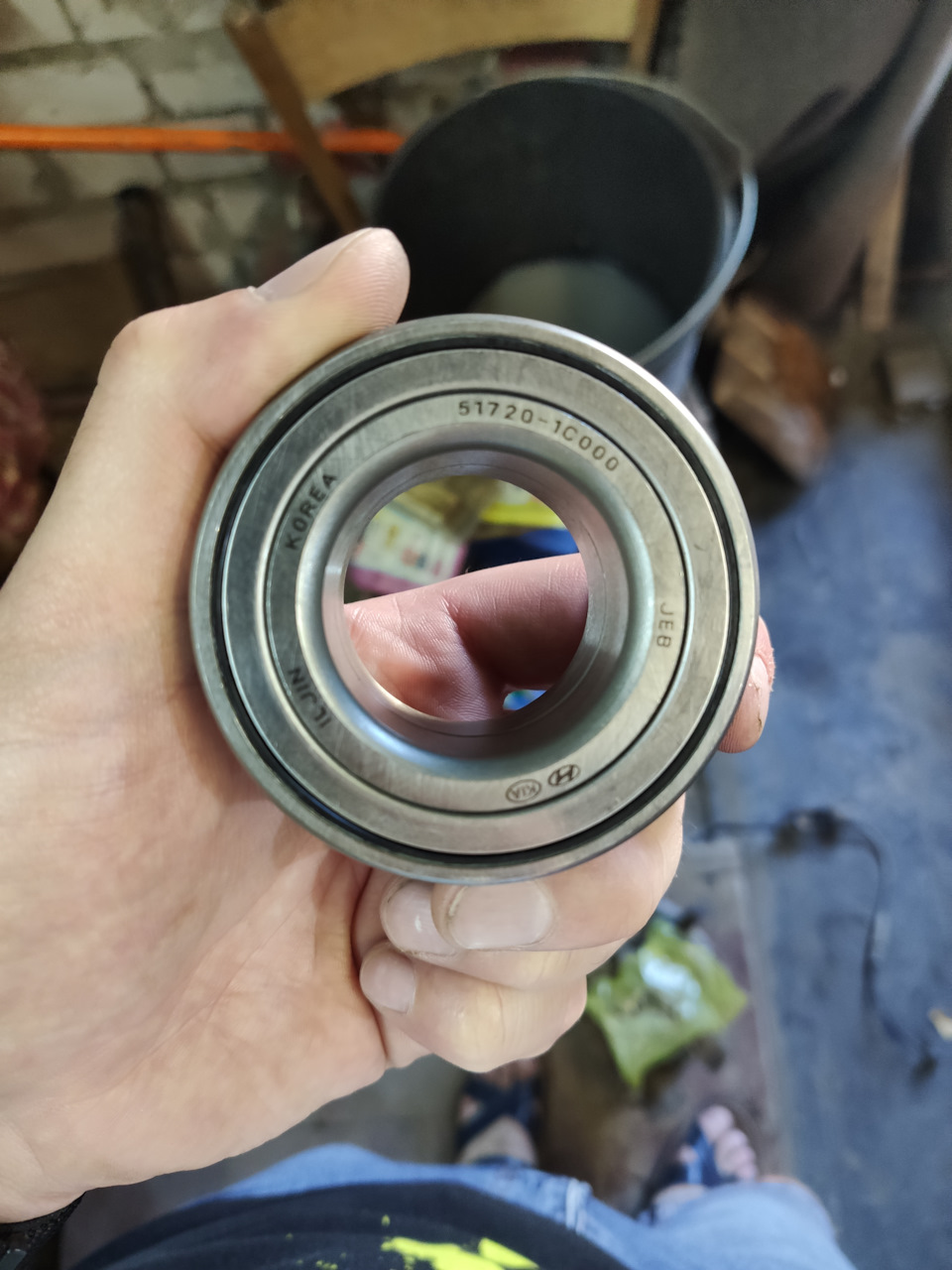 Замена правого ступичного подшипника и пыльника внешнего шруса ...