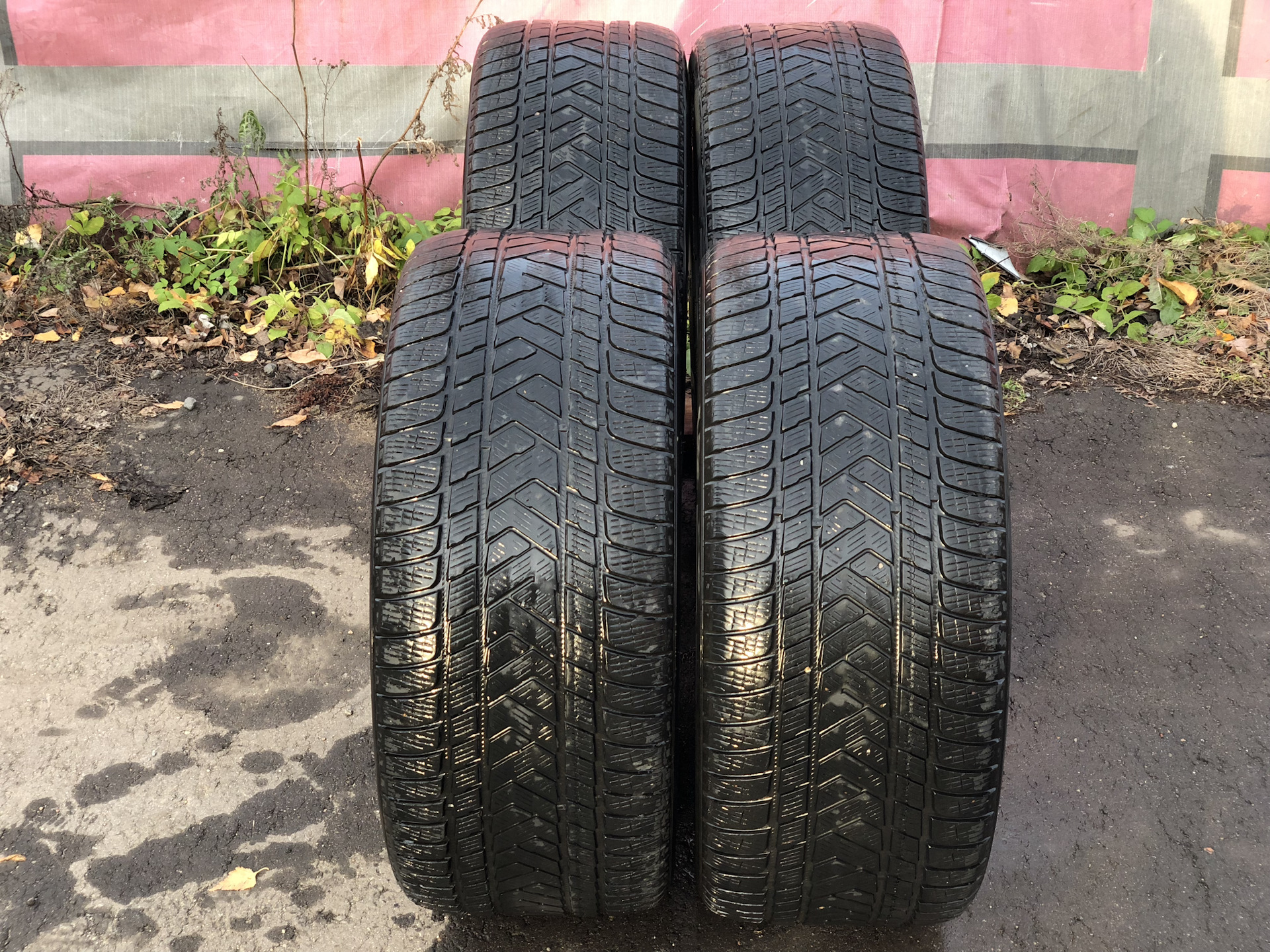 Продам комплект зимних нешипованных шин Pirelli Scorpion 295 45 R20 ...
