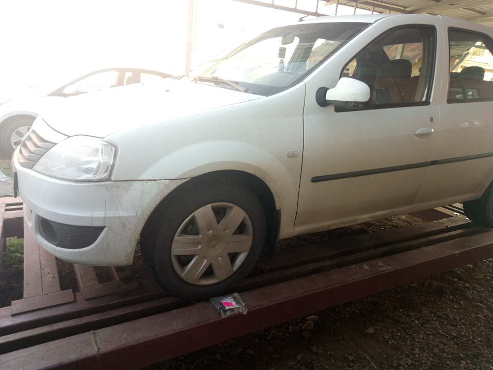 Стук в подвеске, замена стоек стабилизатора. — Renault Logan (1G), 1,6 ...