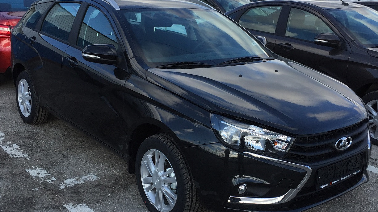 Купить б/у Lada (ВАЗ) Vesta I 1.6 AMT (106 л.с.) бензин робот в Пензе: чёрный Ла