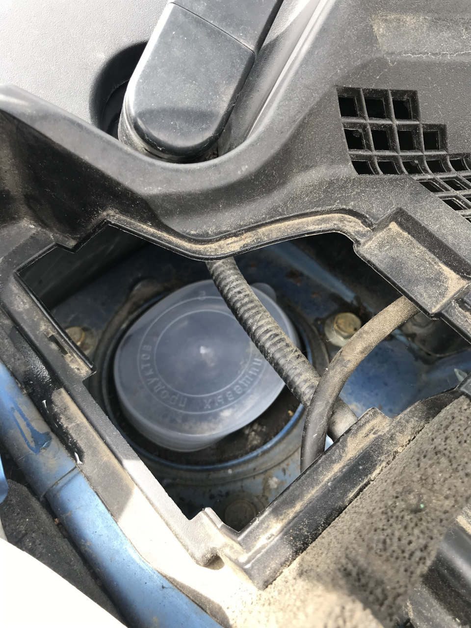 Крышки передних стоек — Nissan Leaf (1G), 2012 года тюнинг DRIVE2