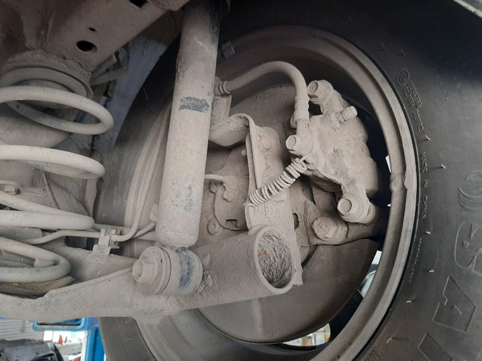 . — Nissan Tiida (1G)