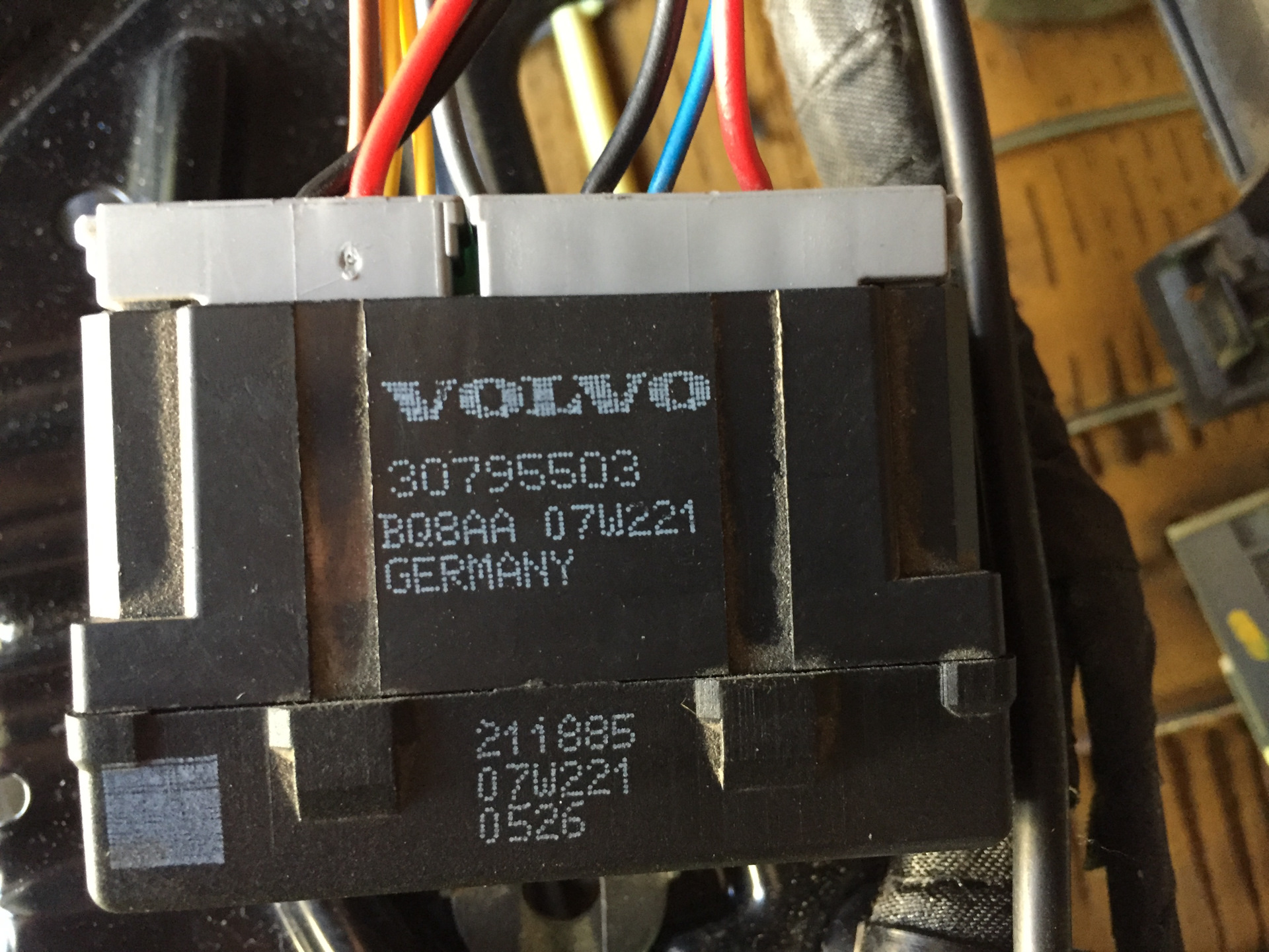 Где находится блок подогрева volvo c30