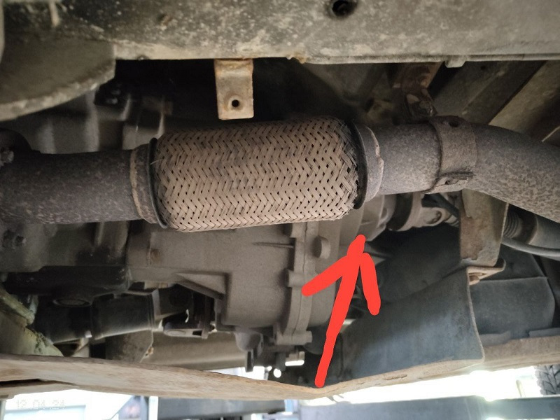 Гофра не выдержала и оторвалась. (ремонт глушителя) — УАЗ Patriot, 2,7 ...