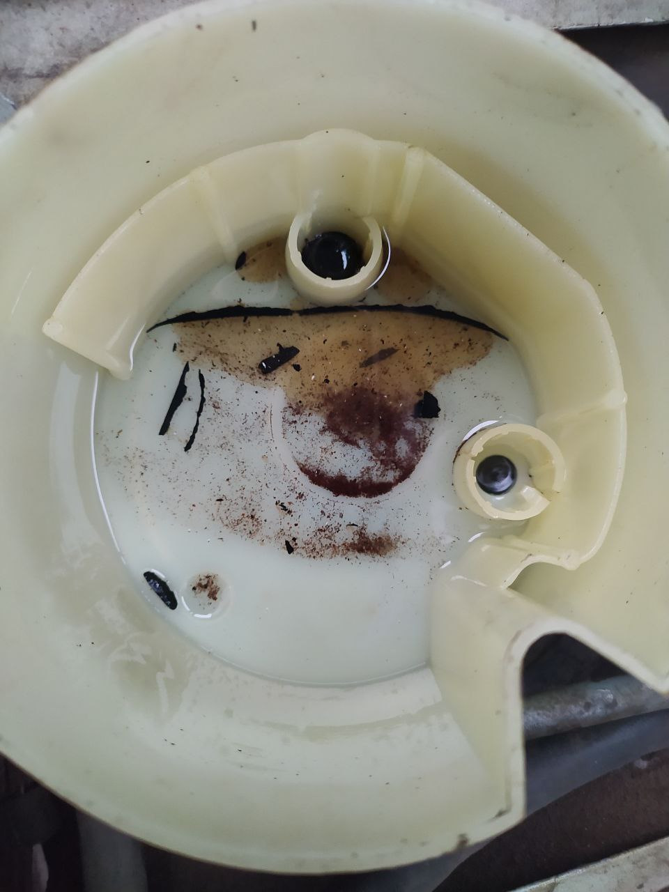 Замена сетки в бензобаке 2110 — Lada 21103, 1,5 л, 2003 года | своими ...