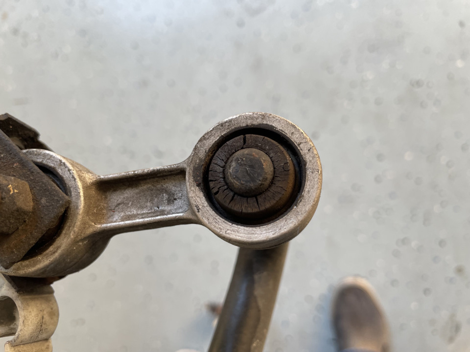 Резинки все потрескавшиеся, эффект жаркого климата и не совсем идеального положения на стабилизаторе — BMW M Coupe