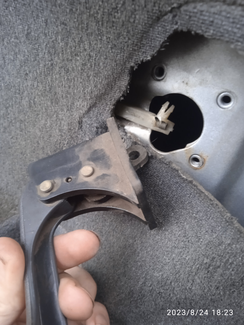 Сломалась ручка двери внутренняя — Lada 21101, 1,6 л, 2006 года ...