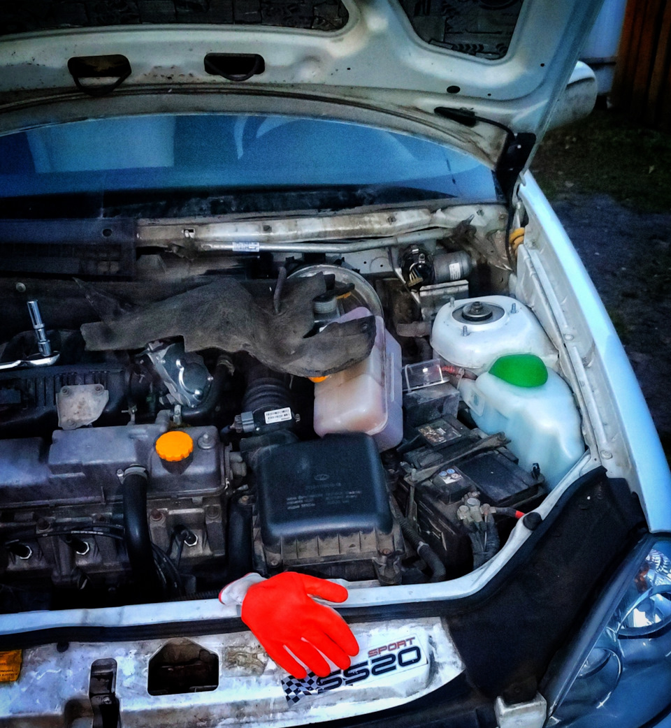 Очередной пит-стоп во дворе-на опыте за 20 мин всё поменял🤣🤣🤣 — Lada Приора хэтчбек