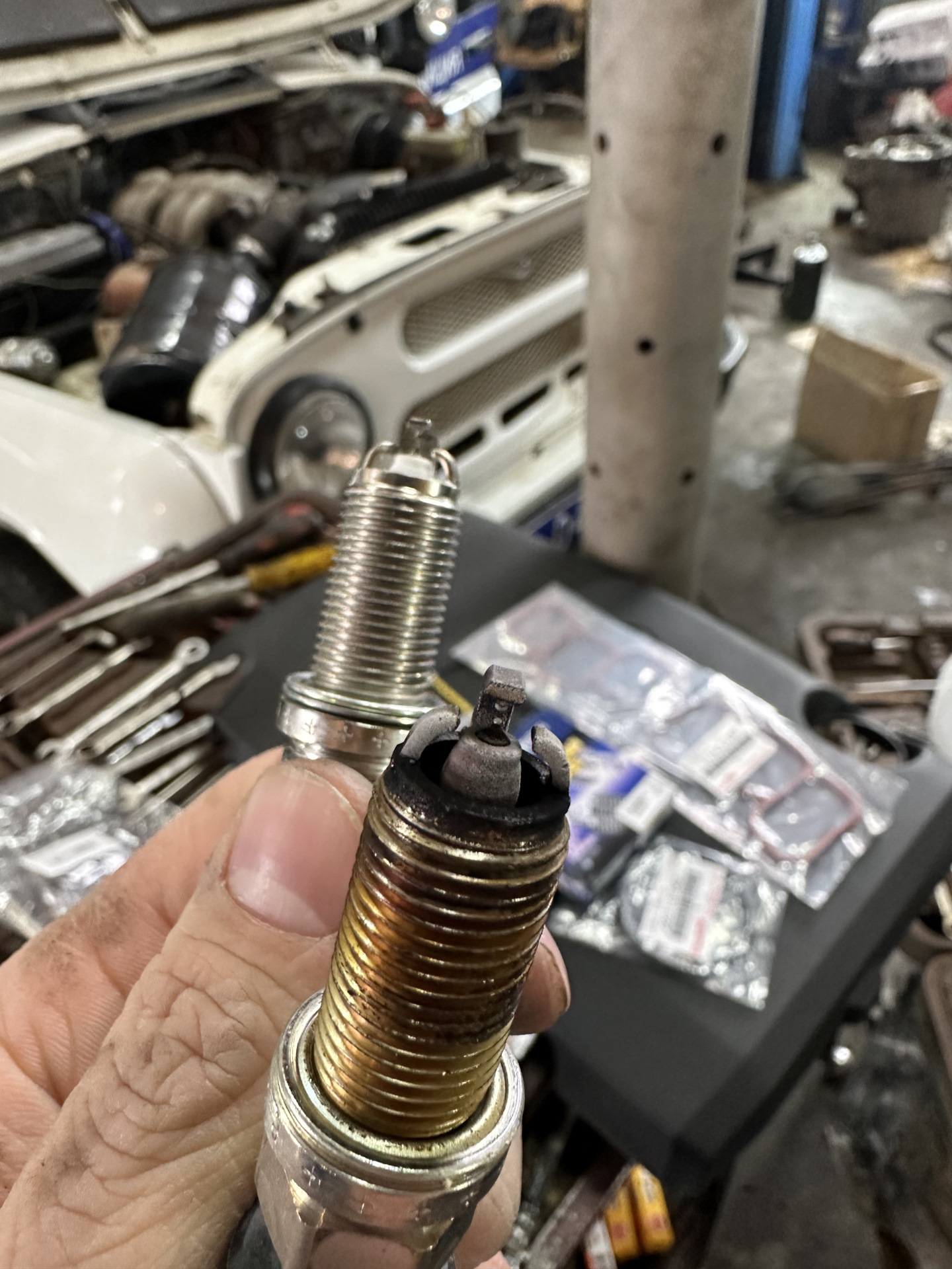 Замена свечек на v6 — Toyota Camry (XV70), 3,5 л, 2018 года | плановое ...
