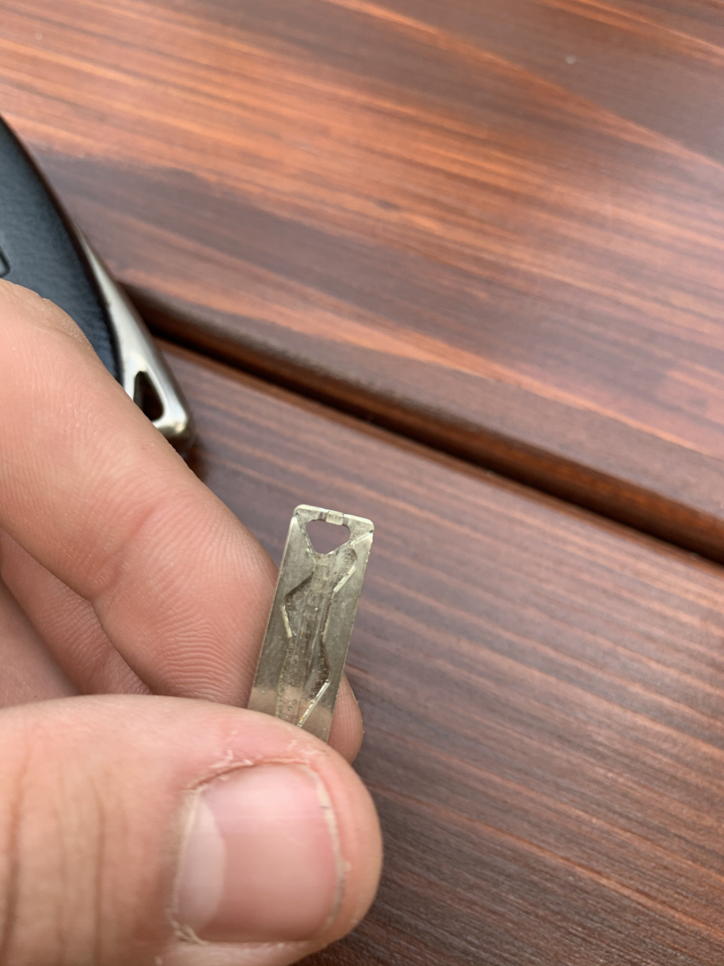 Замена батарейки в Смарт ключе Lexus ES 300h — Lexus ES 300h, 2,5 л ...