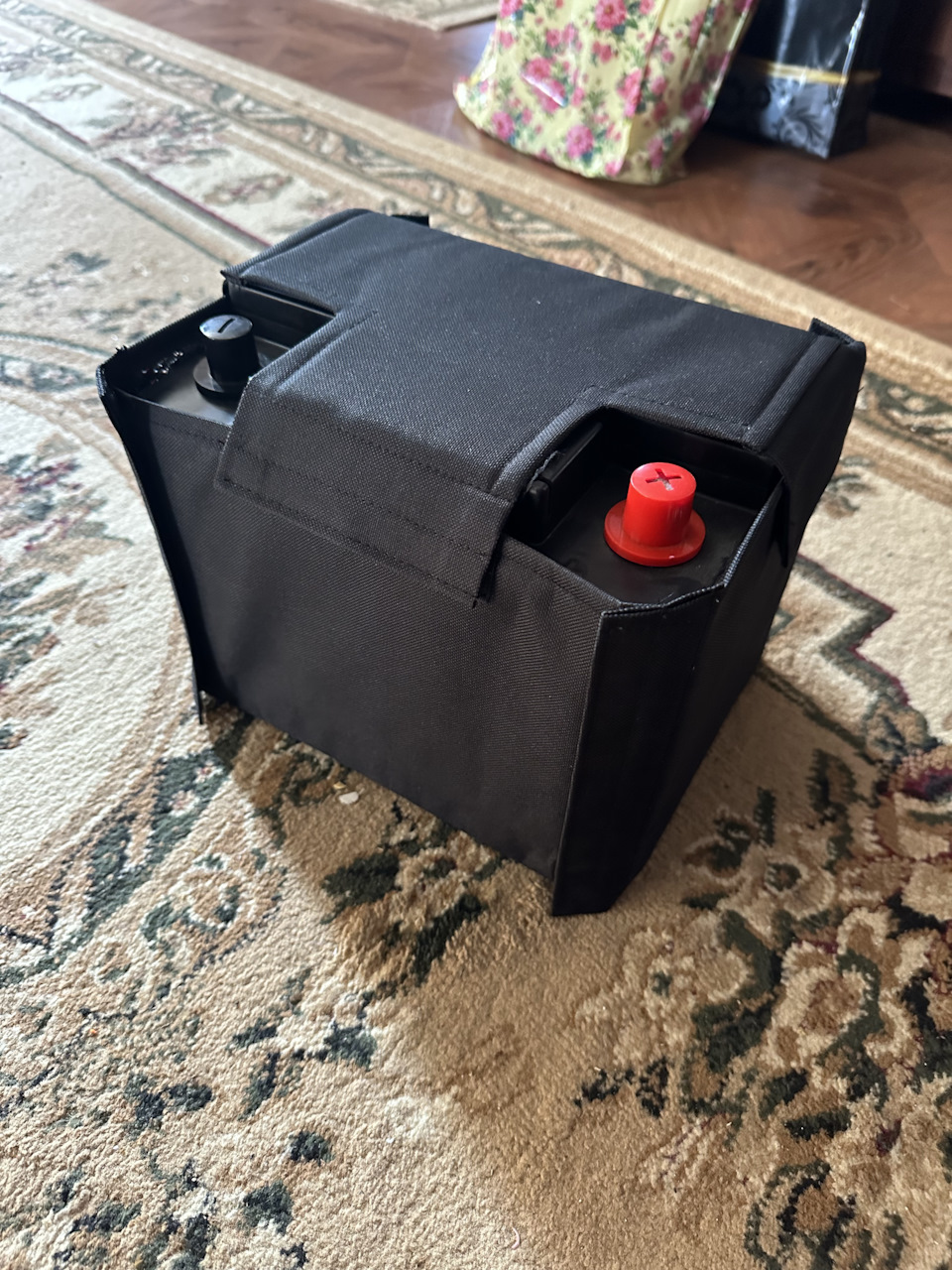 AGM EXIDE EK600, отдельно заказал кофр для него) — Chevrolet Niva GLX. Запчасти на фото: EK600