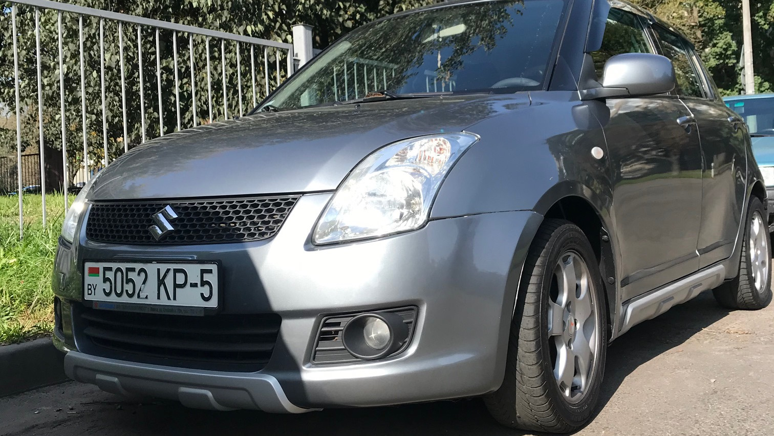Swift 2009. Сузуки свифт 2009. suzuki swift 2009. свифт машина серая.