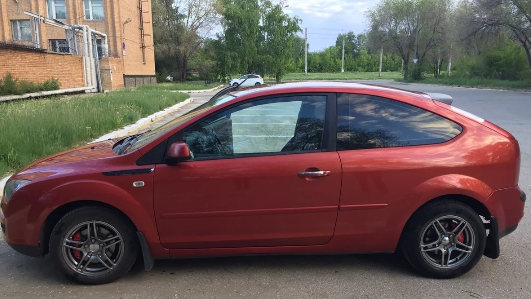 Ford Focus 2 2006 красный