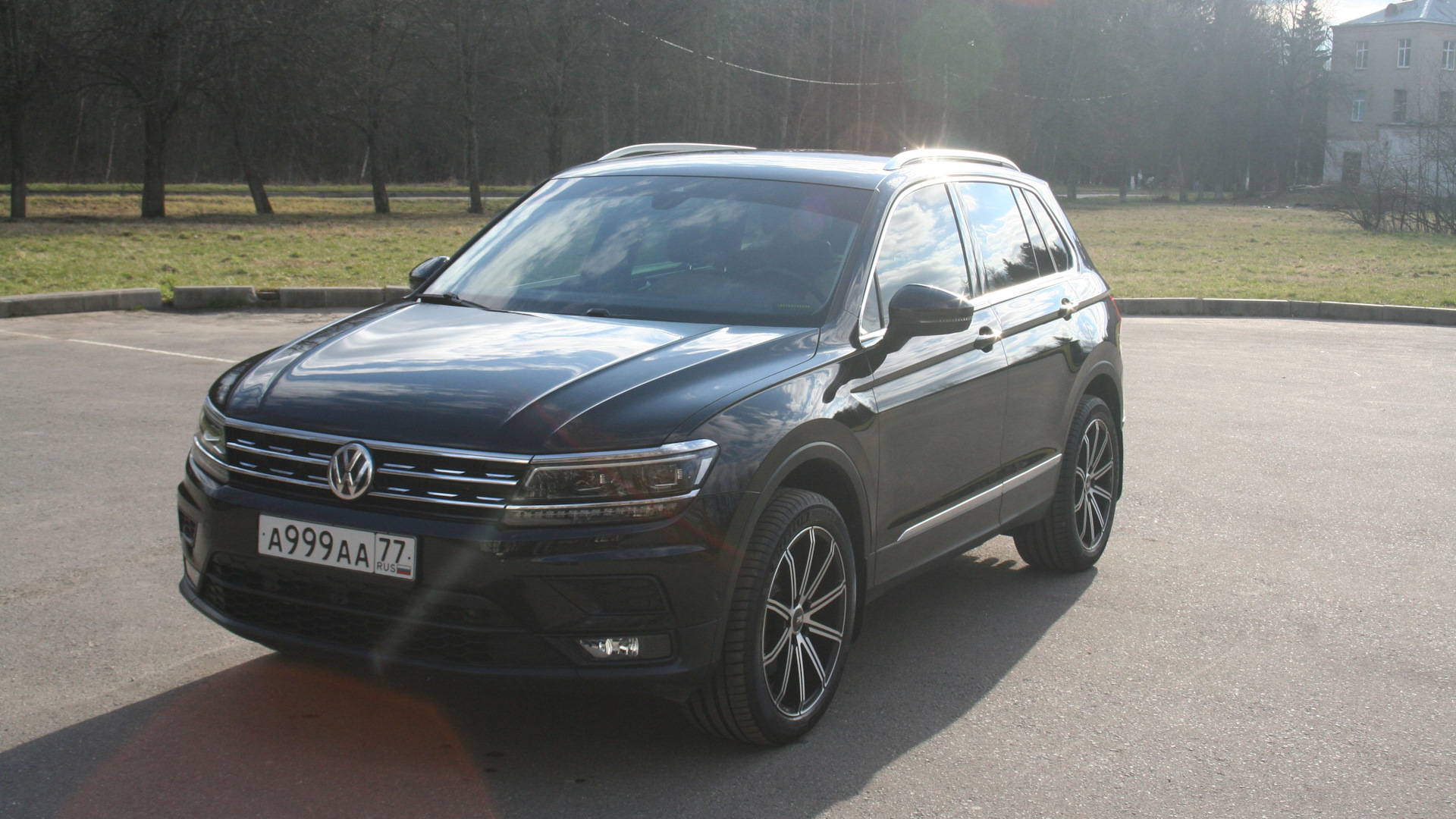 Volkswagen Tiguan (2G) 2.0 бензиновый 2019 | чёрный на белом на DRIVE2