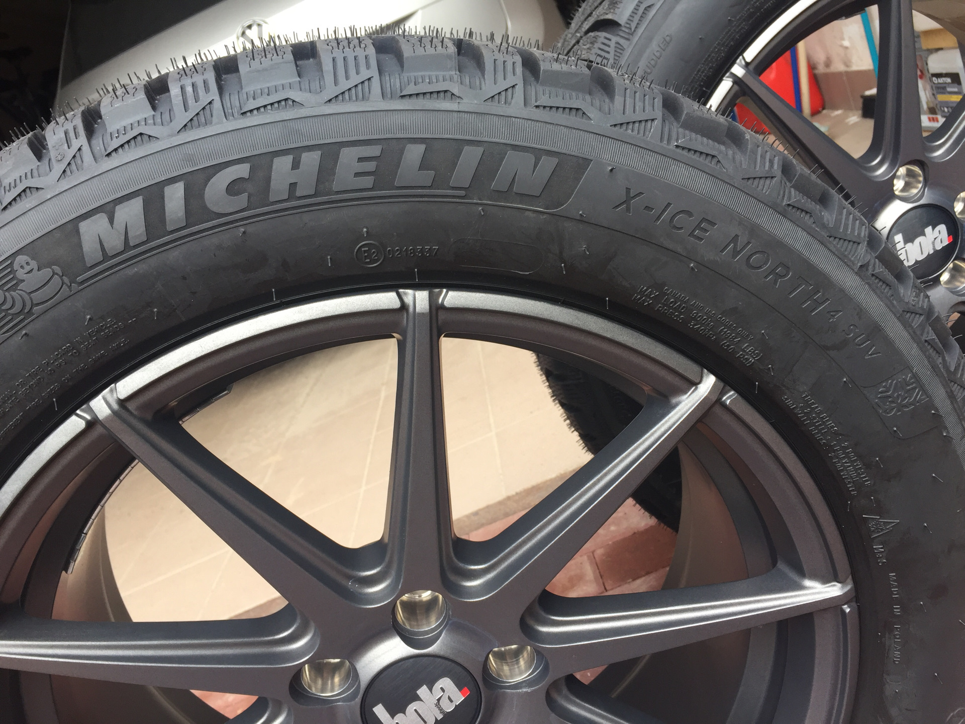 Michelin 285 40 r22. Мишлен 275/50 r21 зима.